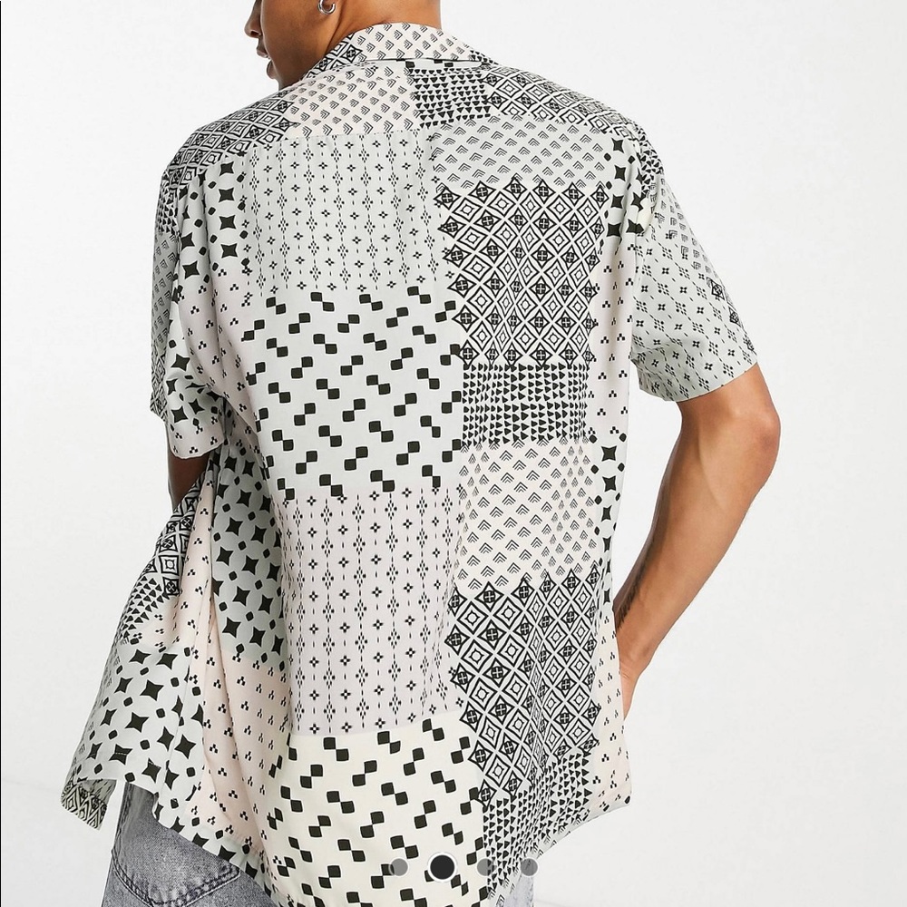 NWOT Men’s ASOS DESIGN relaxed / oversized shirt in patch geo print